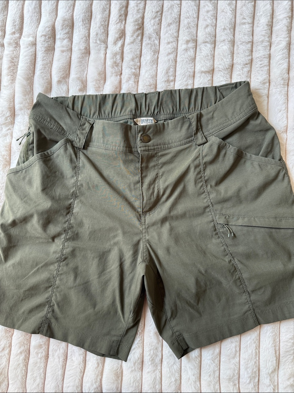 NWOT Duluth Trading Company Outdoor Utility Women's Shorts - Olive Green